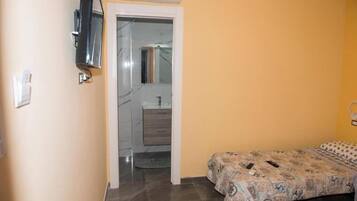 1 camera, ferro/asse da stiro, Wi-Fi, lenzuola