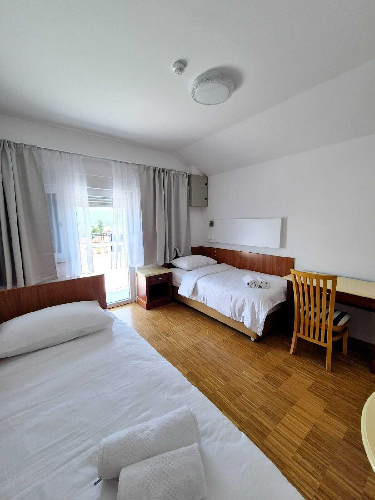 Camera Comfort con letto matrimoniale o 2 letti singoli, vista giardino | Una scrivania, postazione laptop, Wi-Fi gratuito