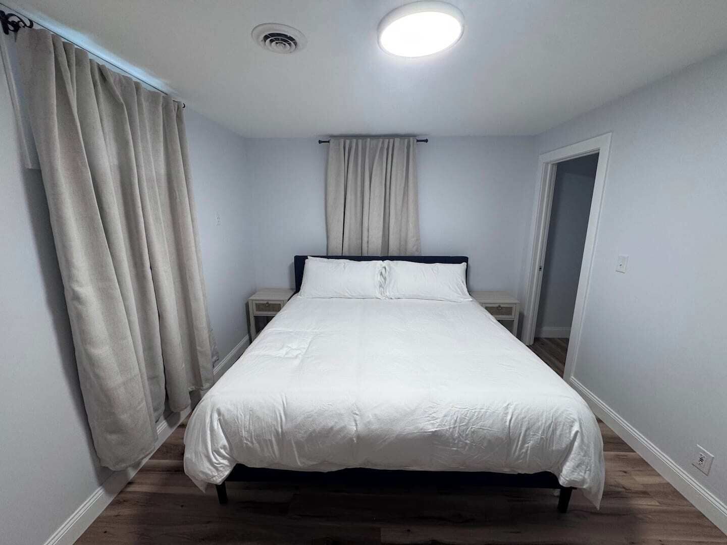 3 bedrooms, desk, iron/ironing board, travel cot