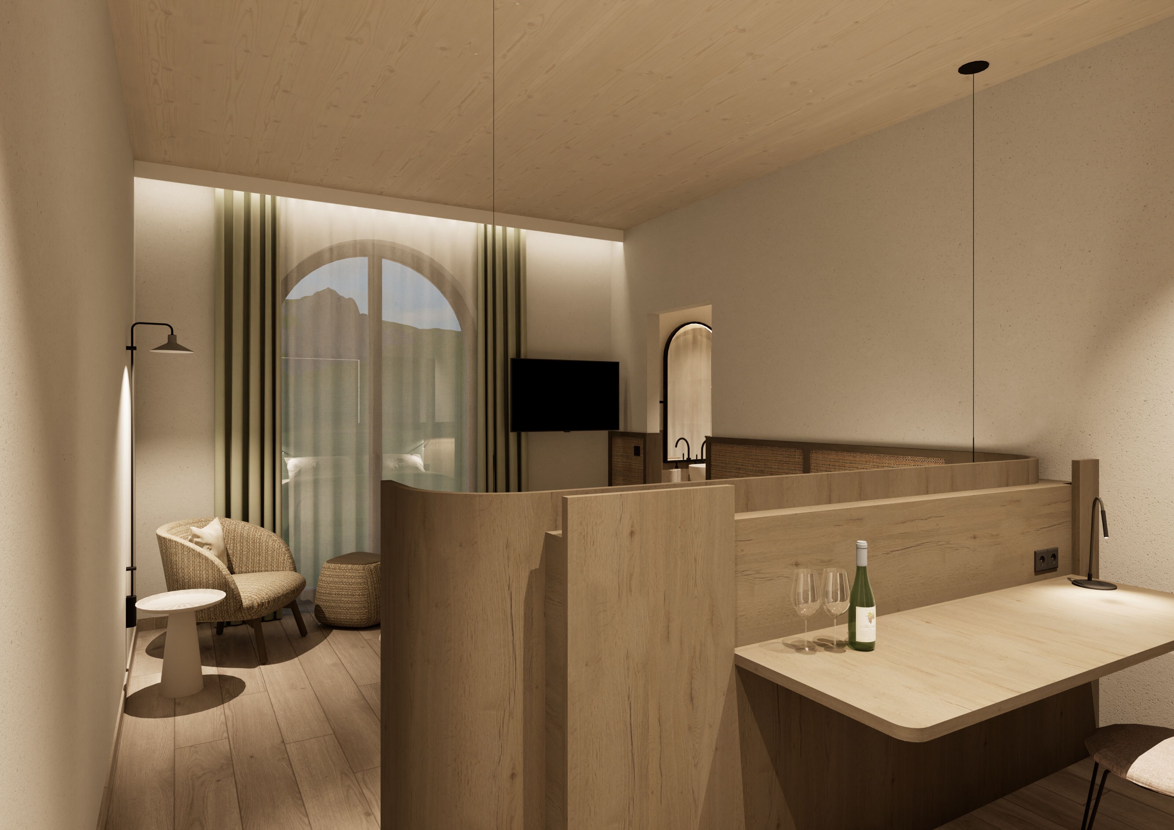 Quarto de hotel moderno com divisória de madeira, mesa redonda com copos e garrafa, cadeira e televisão fixada na parede.