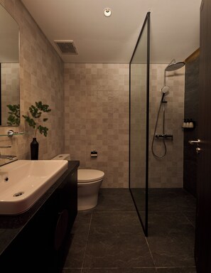 Superior Room, 1 King Bed | Bathroom - M Village Hotel Phan Văn Tri (Thanh Pho Ho Chi Minh)