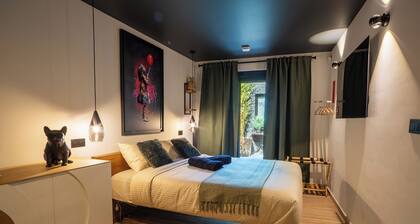 A Getaway for Two: Luxury Suite & Private Spa with Garden, 25 Minutes from Brussels
