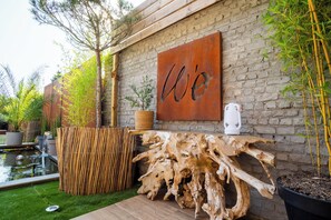 Property grounds - A Getaway for Two: Luxury Suite & Private Spa with Garden, 25 Minutes from Brussels (Waterloo)