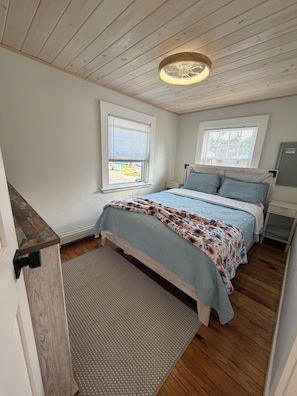 3 habitaciones, tabla de planchar con plancha, wifi y ropa de cama