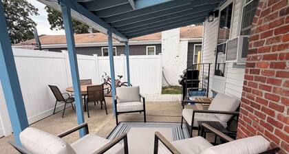 3-bedroom cottage in Swifts Beach, relaxing coastal living, outdoor shower, AC.