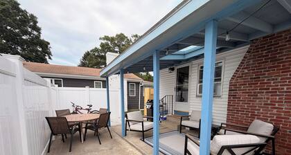 3-bedroom cottage in Swifts Beach, relaxing coastal living, outdoor shower, AC.