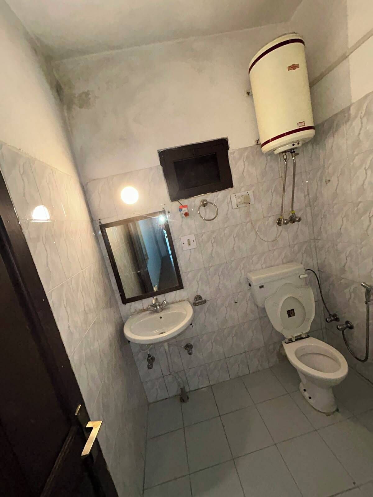 Premium Double Room, Balcony, River View | Bathroom | Towels