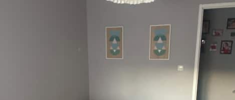 4 habitaciones, tabla de planchar con plancha y wifi