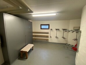 A locker room with benches, a bench, a window, and a shower area. - Casa Surselva Whg Marti Appartement/Fewo, Bad, WC, 2 Schlafräume by Interhome (Savognin)