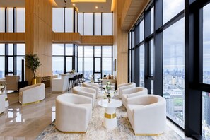 Lobby - Noodle Nest..  Central Rama 9 - Comfortable Stay near MRT (Krung Thep Maha Nakhon)