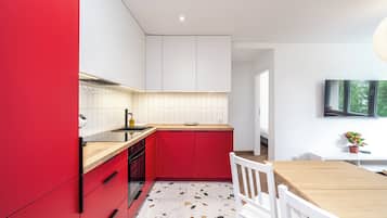 Apartment, City View | Private kitchenette