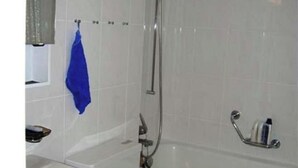 Unclassified image, 5 of 9, button - Gelgia Sommer-Salis Appartement/Fewo, Bad, WC, 2 Schlafräume by Interhome (Bivio)