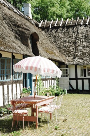 Unclassified image, 3 of 18, button - Thatched idyll from the 1800s in Voldtofte (Glamsbjerg)