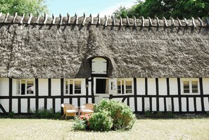 Unclassified image, 5 of 18, button - Thatched idyll from the 1800s in Voldtofte (Glamsbjerg)