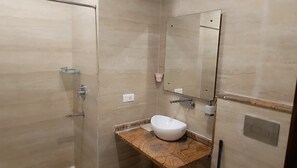 Double or Twin Room, Balcony, Garden View | Bathroom | Bathtub, free toiletries, towels, shampoo - Royalisatiq (Rishikesh)