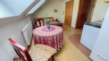 WiFi, bed sheets
