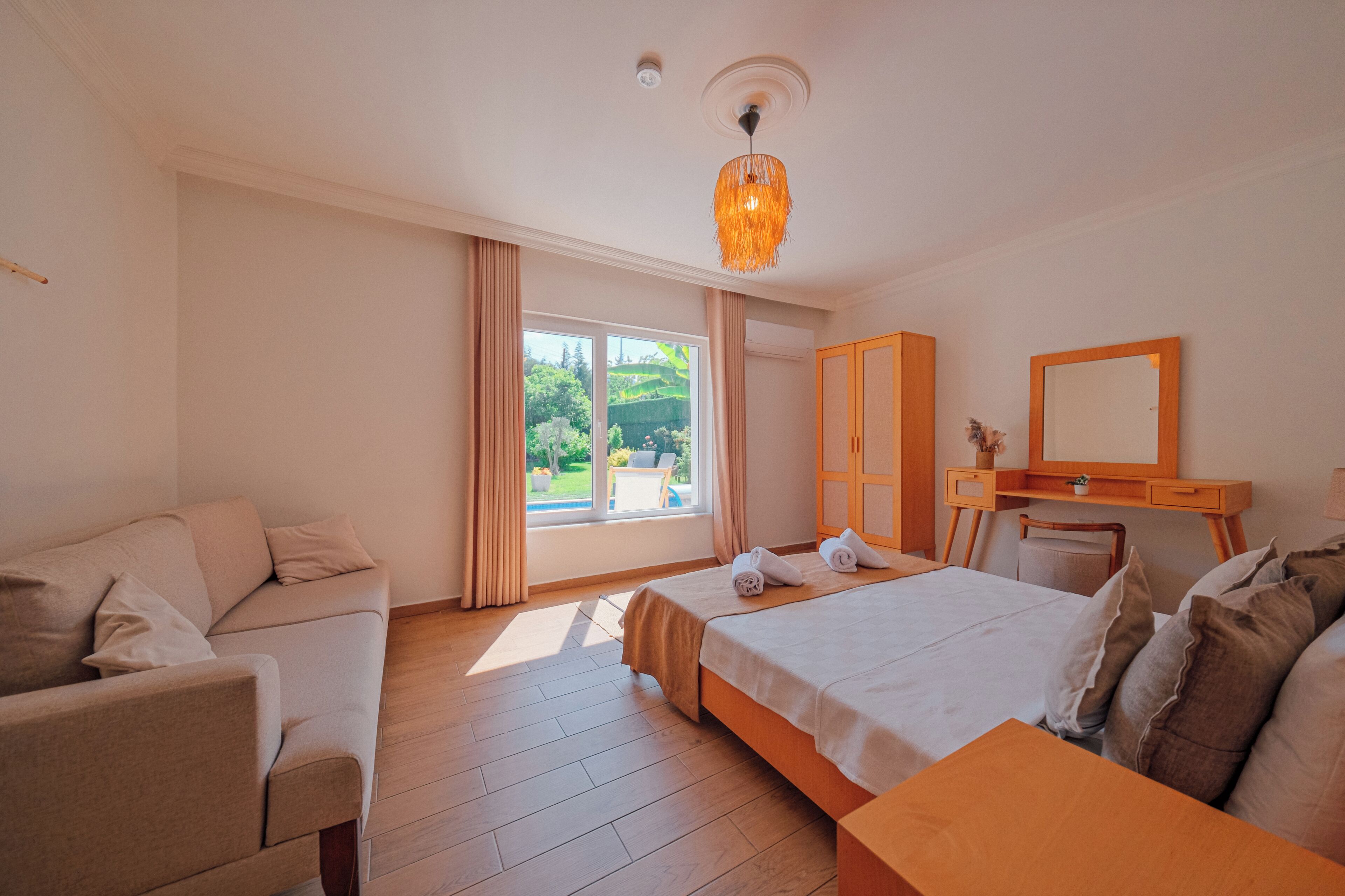 6 bedrooms, in-room safe, desk, iron/ironing board