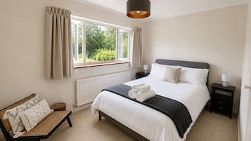 3 bedrooms, iron/ironing board, free WiFi, bed sheets