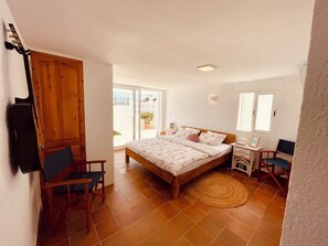 3 bedrooms, bed sheets