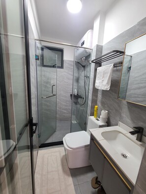 Towels, soap, toilet paper - 1-bedroom apartment GYM - Washer - Walk to Yaya Center (Nairobi)