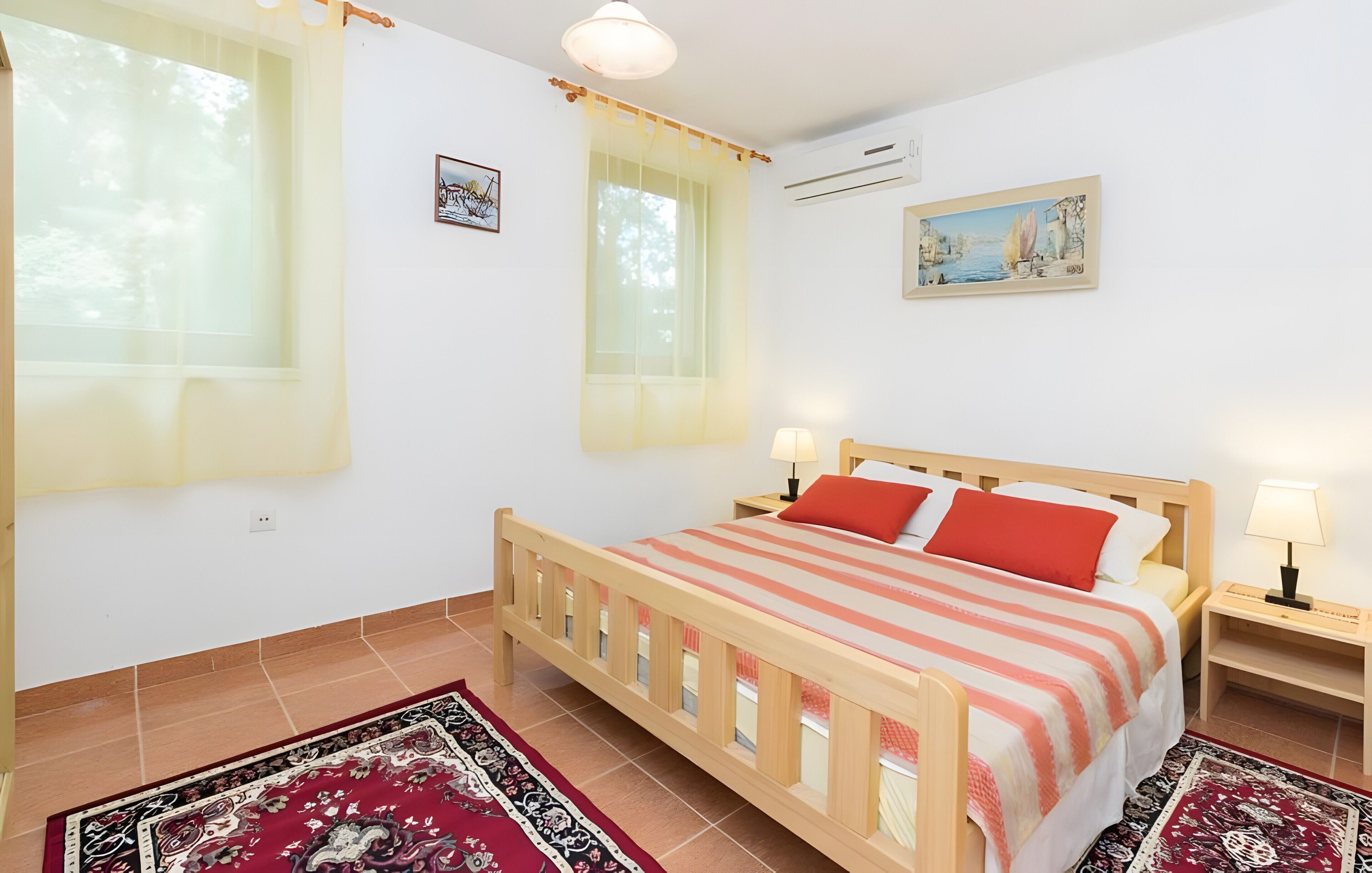 2 bedrooms, WiFi, bed sheets