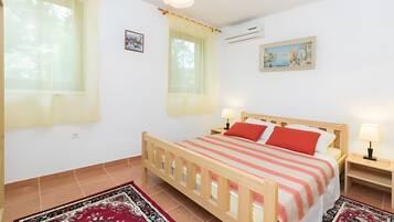 2 bedrooms, WiFi, bed sheets