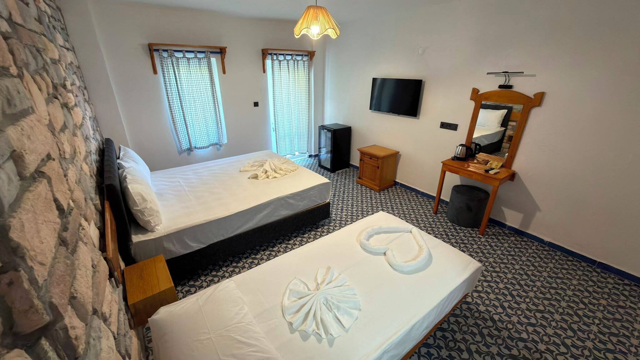 Ropa de cama de alta calidad, wifi gratis y muebles diferentes 