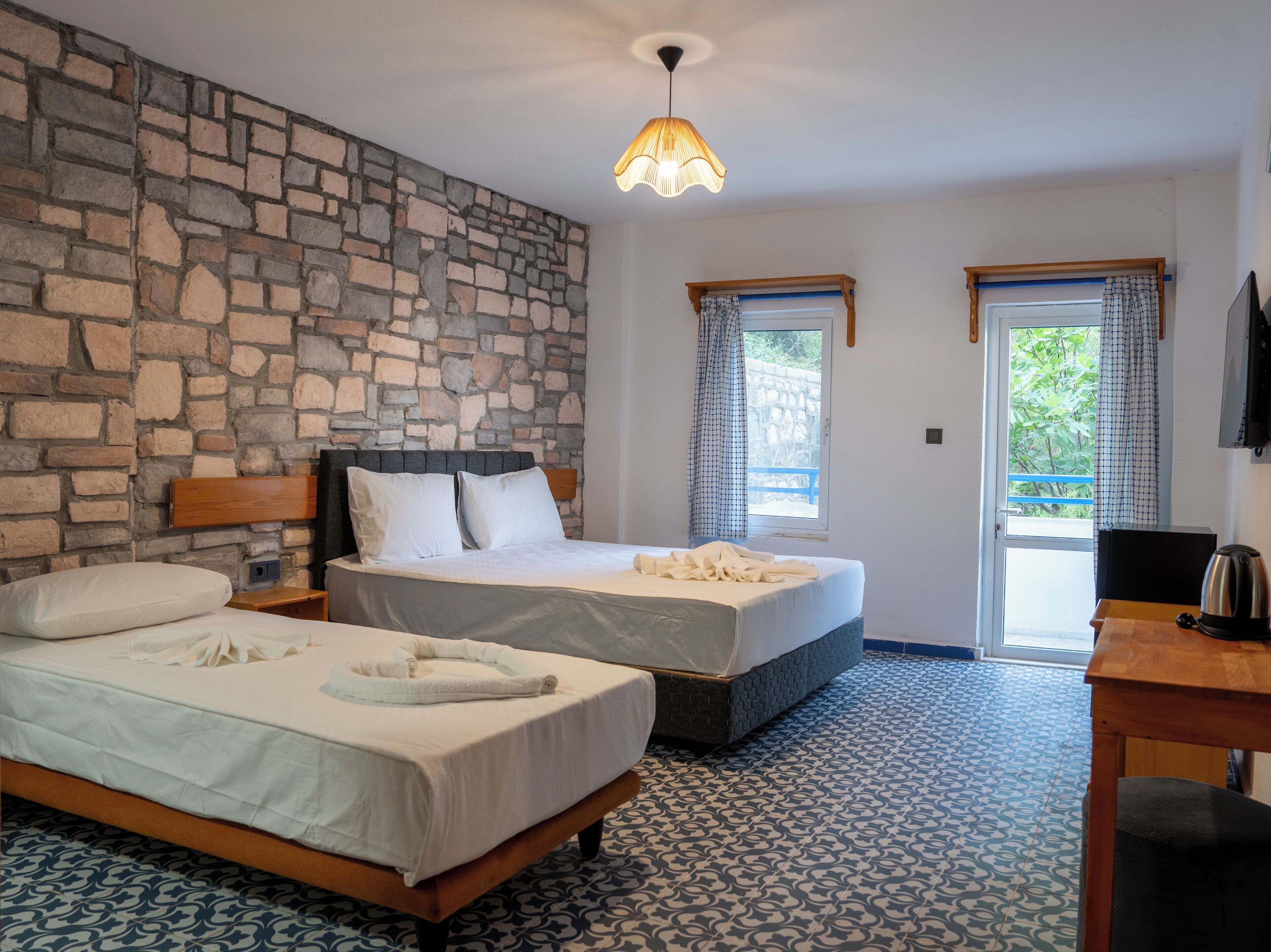 スタンダード ルーム バルコニー パーシャルシービュー | 高級寝具、WiFi (無料)、客室ごとに異なるインテリア、ベッドシーツ