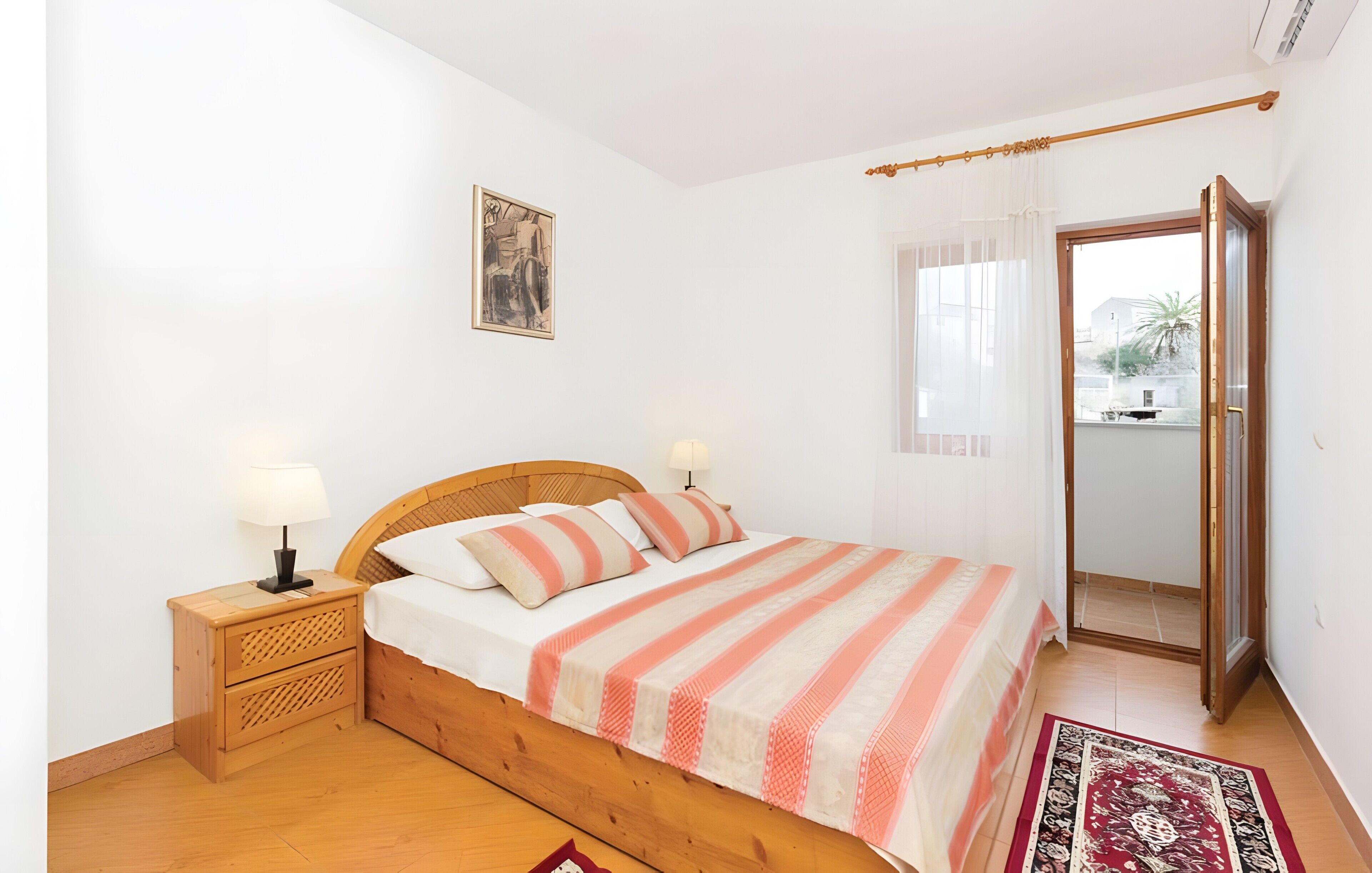 1 habitación, tabla de planchar con plancha, wifi y ropa de cama 