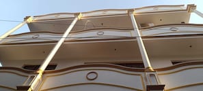 Exterior detail - Shri Ram Janki Atithi Nivas (Varanasi)