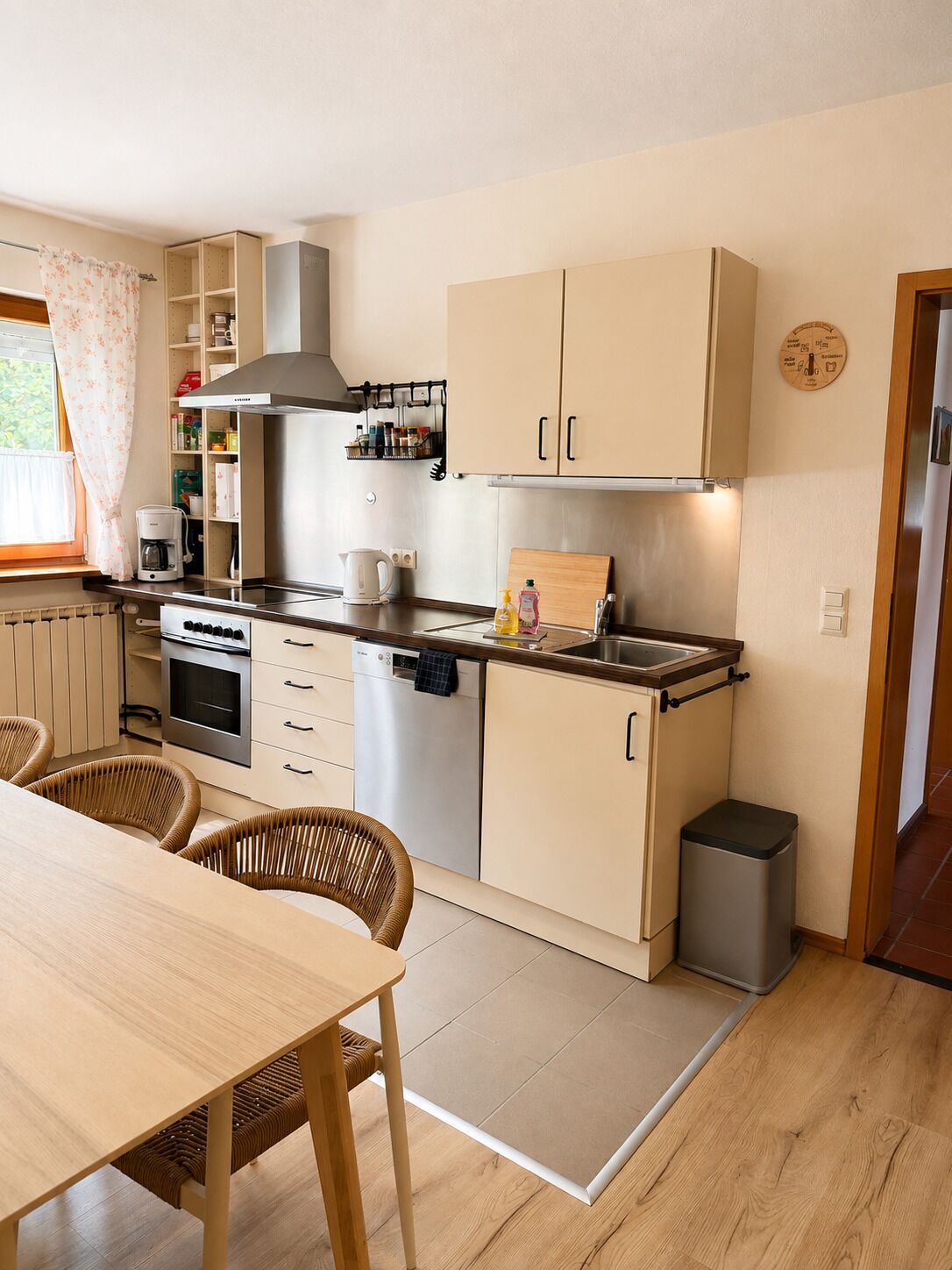 Coffee/tea maker, microwave, stovetop, dishwasher