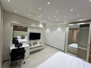 Room - Radiant 1BR in Lekki 1 ~ Fast WiFi & 24/7 Power (Lagos)
