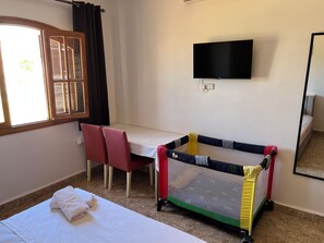 2 bedrooms, in-room safe, desk, iron/ironing board