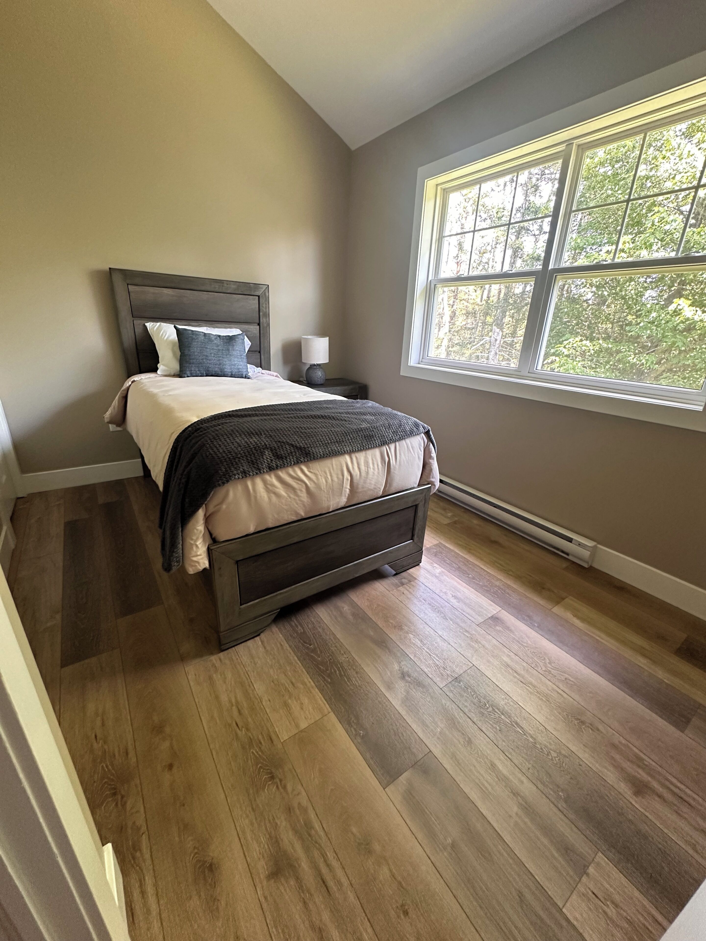 3 bedrooms, internet, bed sheets