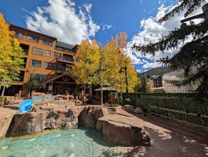A heated pool - New Listing | King Bed | Steps from the slopes (Keystone)