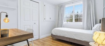 Cozy Bedford Cottage 1 Min to Greenfoot Energy Ctr