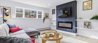 Cozy Bedford Cottage 1 Min to Greenfoot Energy Ctr