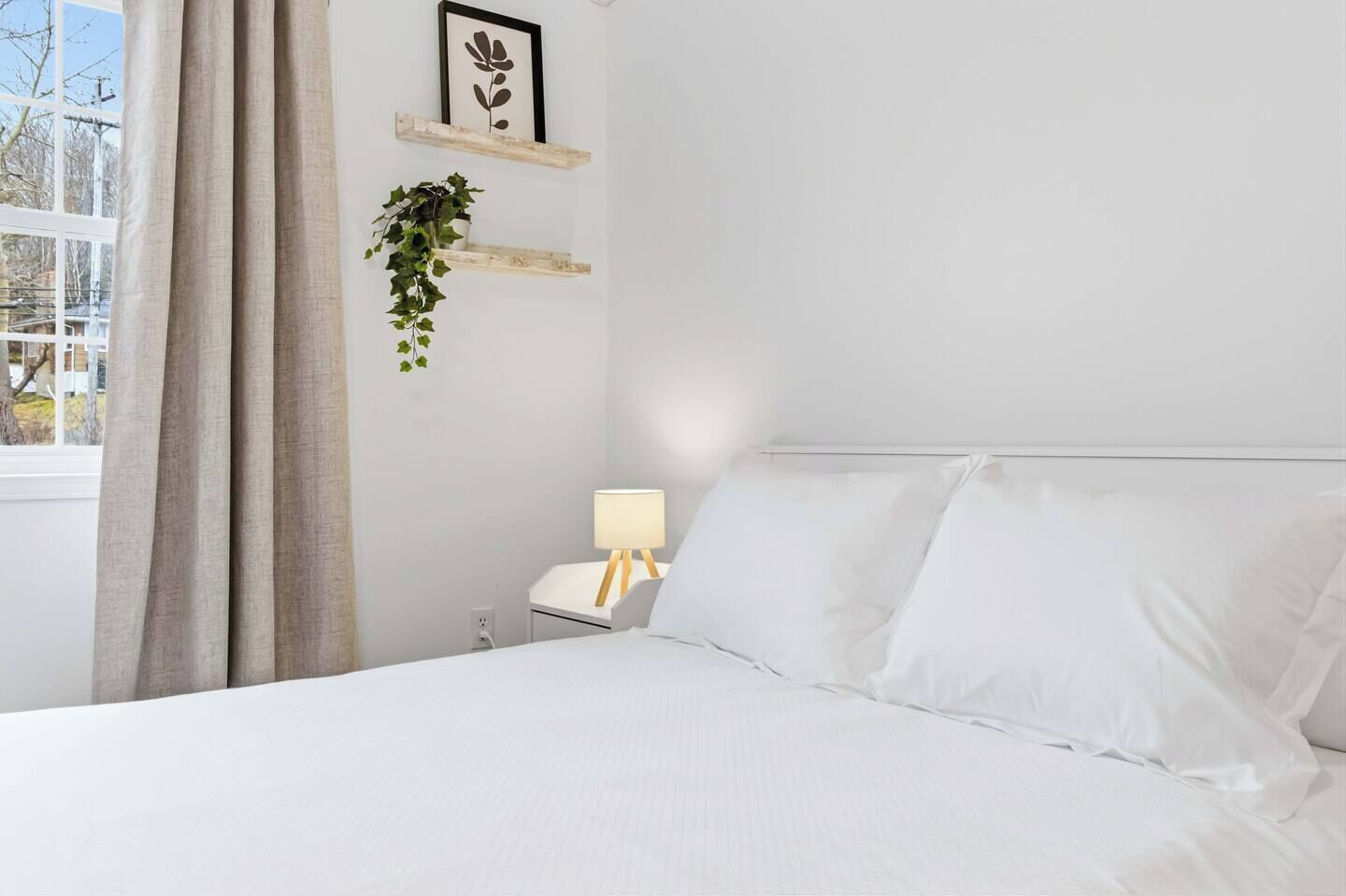 5 bedrooms, desk, iron/ironing board, WiFi