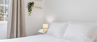 Cozy Bedford Cottage 1 Min to Greenfoot Energy Ctr