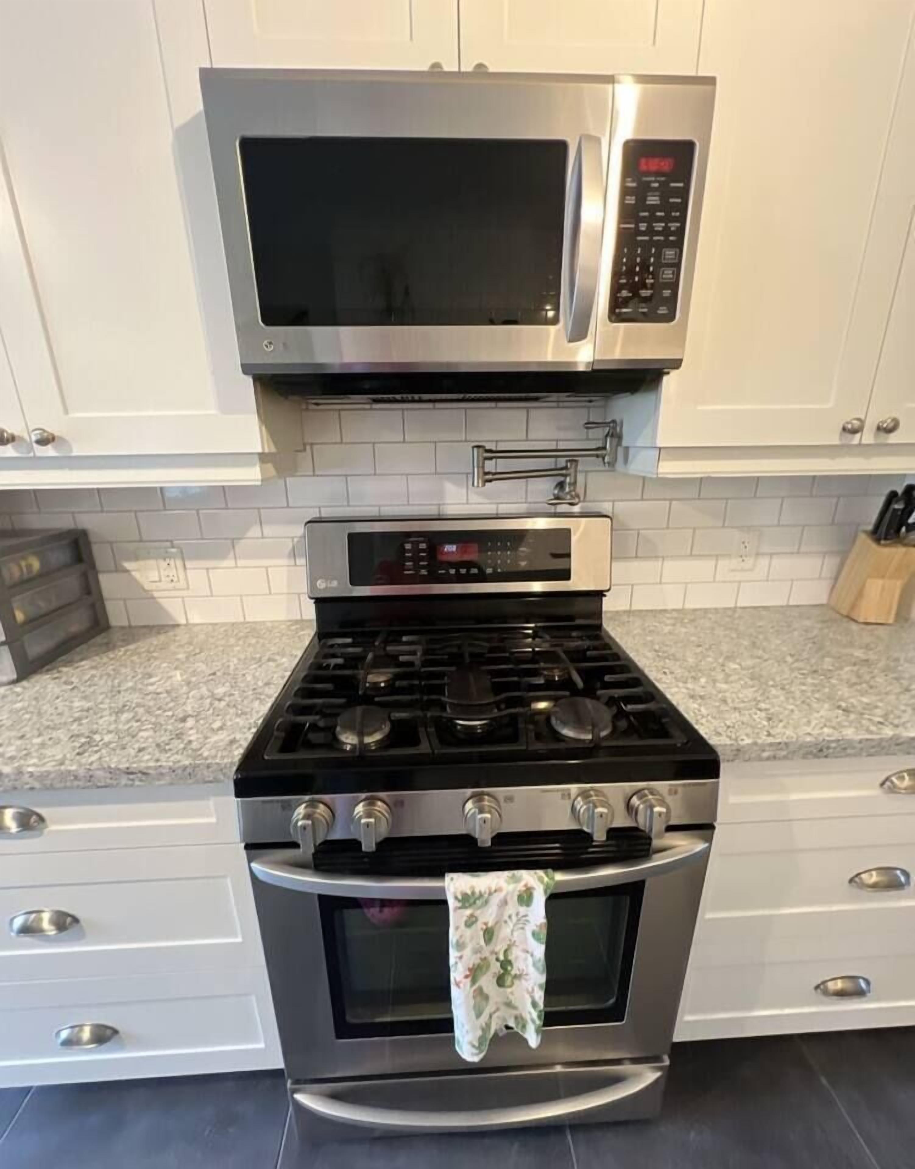 Coffee/tea maker, fridge, microwave, cookware/dishes/utensils