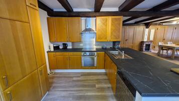 Coffee/tea maker, fridge, microwave, oven
