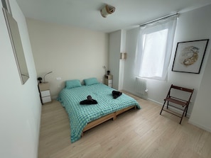 2 chambres, fer et planche à repasser, Wi-Fi, draps fournis