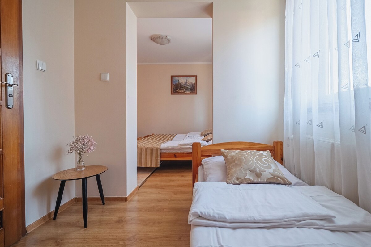 Triple Room | Iron/ironing board, free WiFi