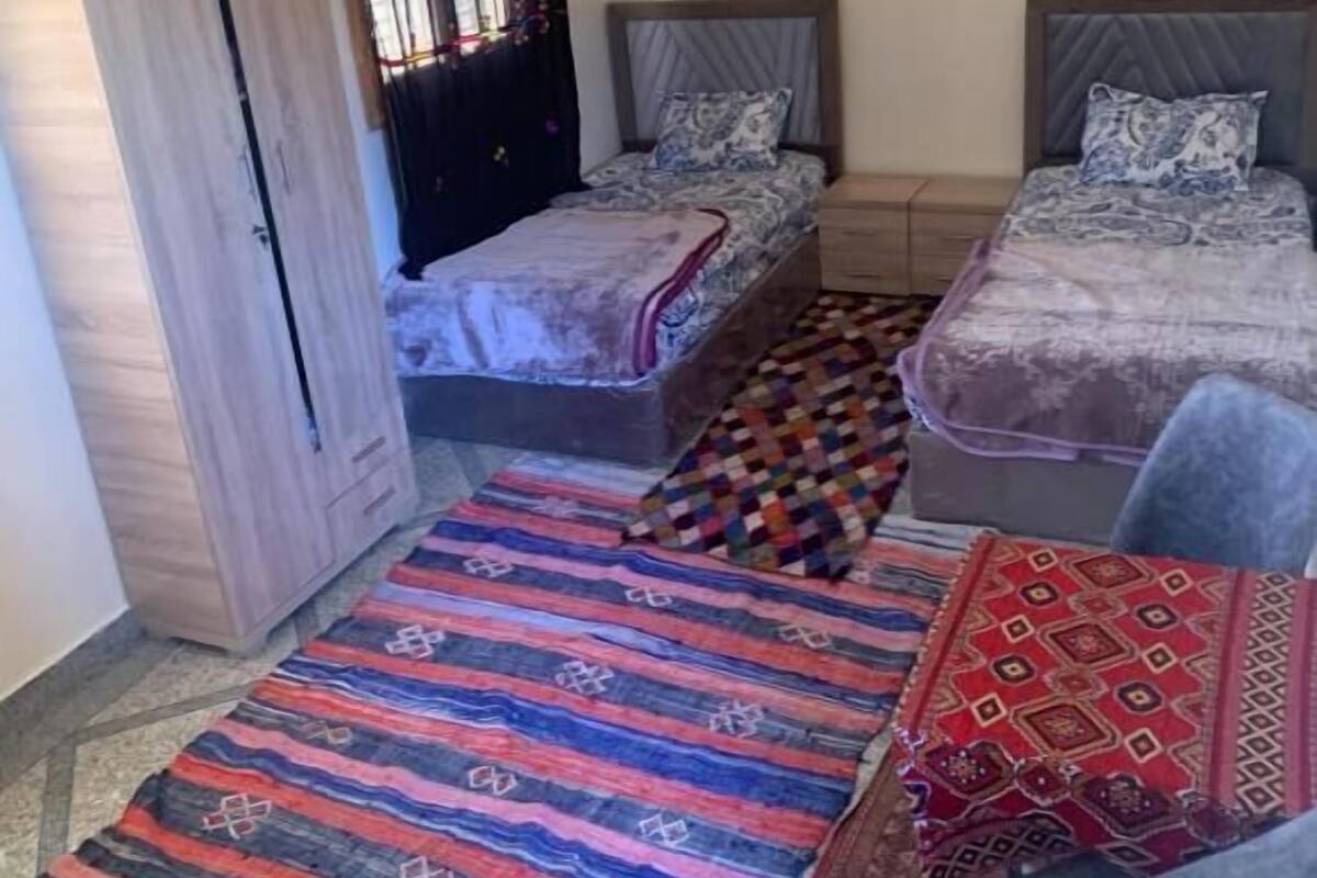 Chambre double ou avec lits jumeaux, vue sur la vallée | Rideaux d’obscurcissement, fer et planche à repasser