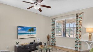 Living area - 8BR Pool/Spa, Themed Movie,Games and Kids Rooms. Disney area Waterpark Resort (Davenport)