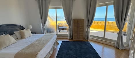 8 bedrooms, iron/ironing board, WiFi, bed sheets