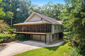A two-story house with a covered porch, a garage, and a well-maintained lawn. - Beautifully updated 5-bedroom, 4.5-bath home located at Blacksburg Country Club! (Blacksburg)