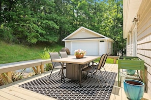 A deck with a table and chairs, a small shed, and a garden area. - Beautifully updated 5-bedroom, 4.5-bath home located at Blacksburg Country Club! (Blacksburg)