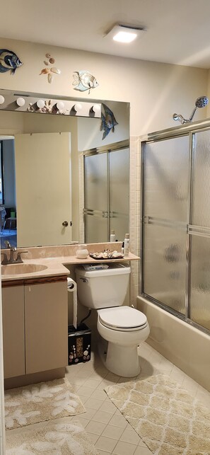 Bathroom - Furnished cozy 2-bedroom/2-bathroom condo 
in the resort-style gated community. (Boynton Beach)