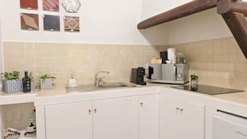 Macchina per tè/caffè, frigorifero, microonde, forno